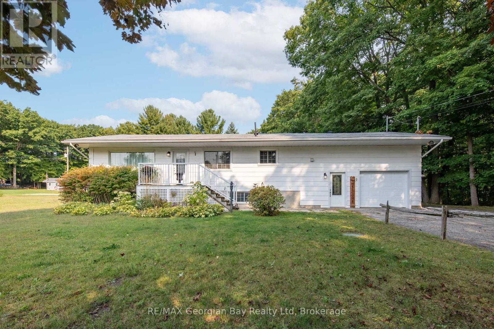 1034 Pine Grove Rd, Penetanguishene, ON L9M 2B5