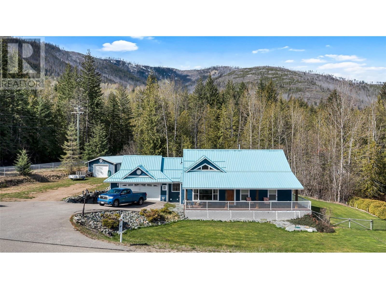 2104 Country Woods Rd, Sorrento, BC V0E 2W1