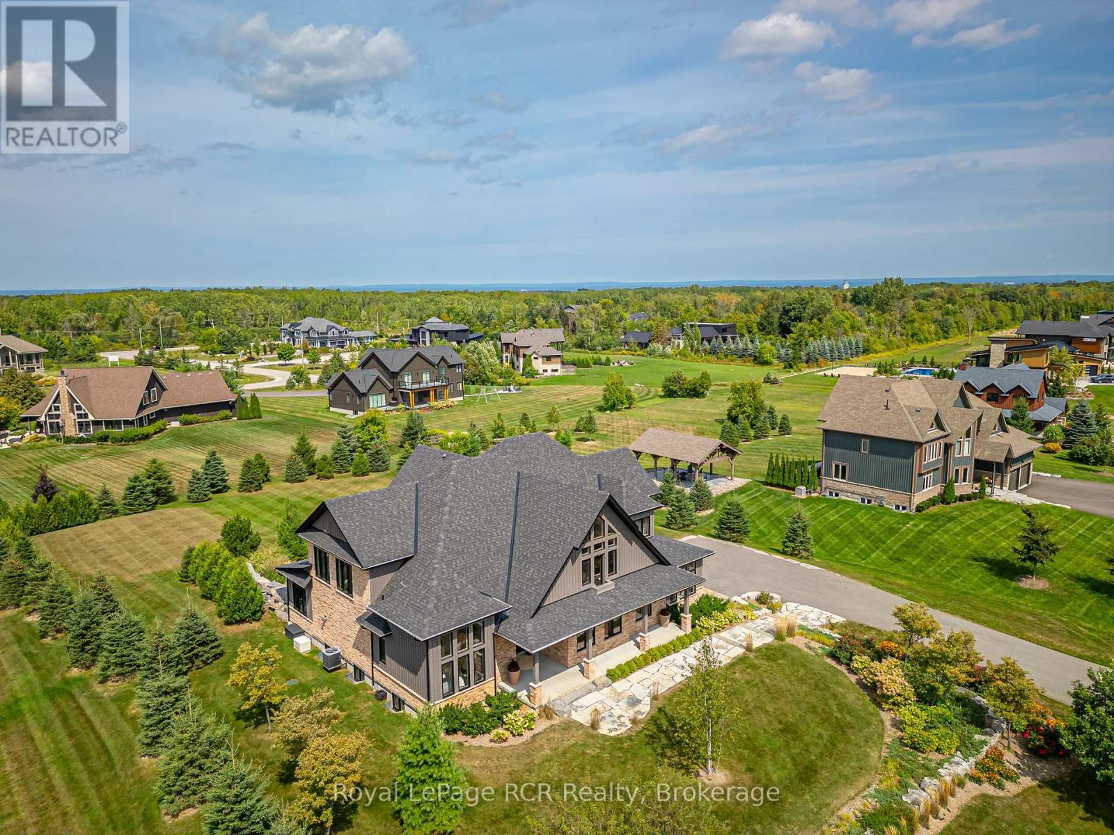 4 Meadowlark Way, Clearview, ON L9Y 0K1