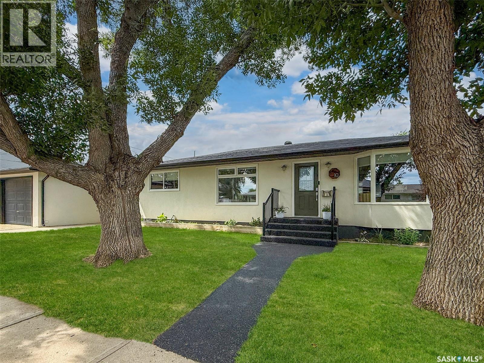10 Allen Dr, Swift Current, SK S9H 3A4