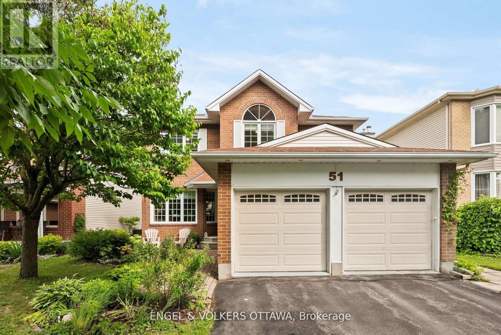 51 Emerald Meadows Dr, Ottawa, ON K2M 2L5