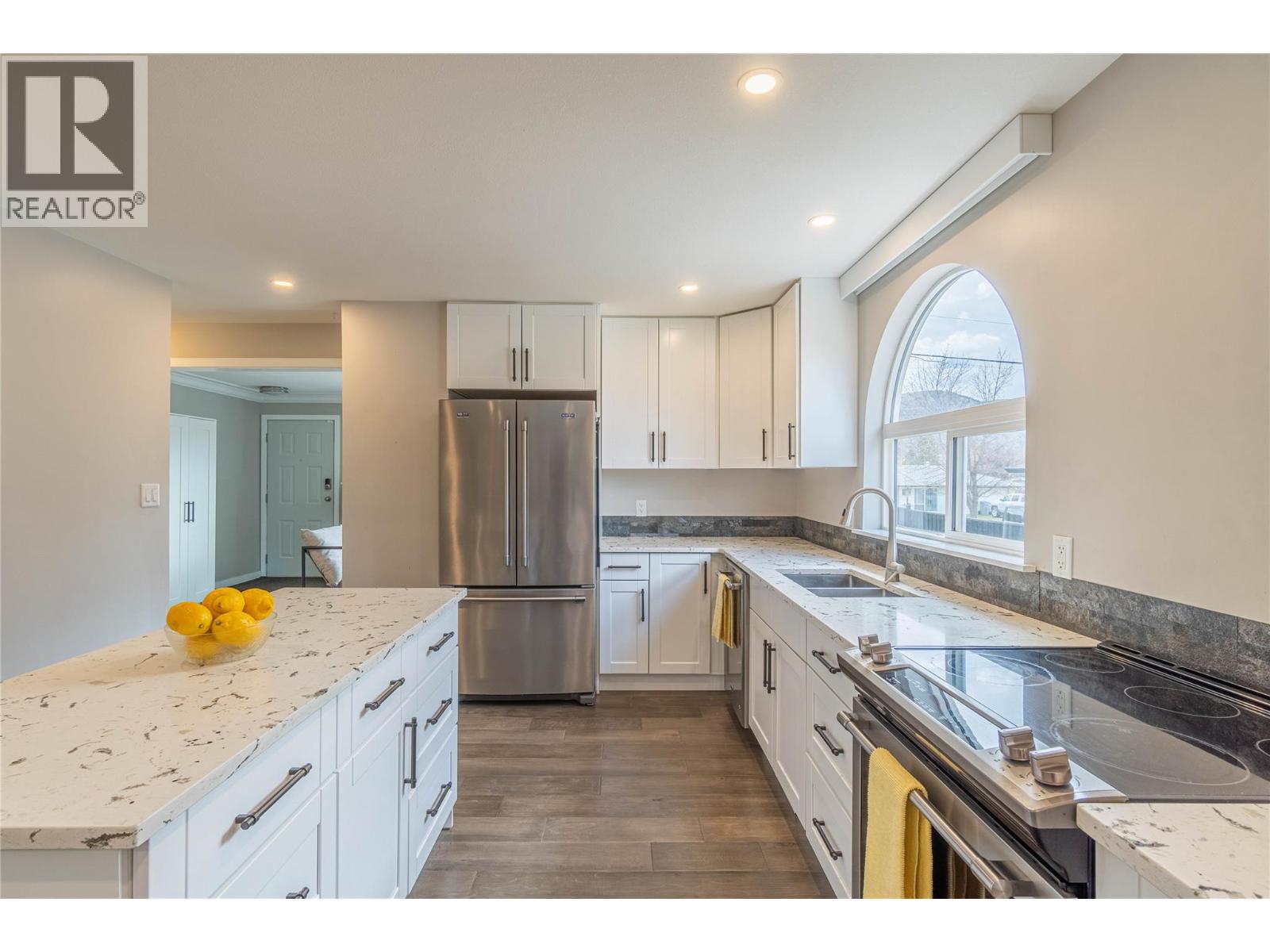 1916 Sunnycrest Ave, Kamloops, BC V2B 4M1
