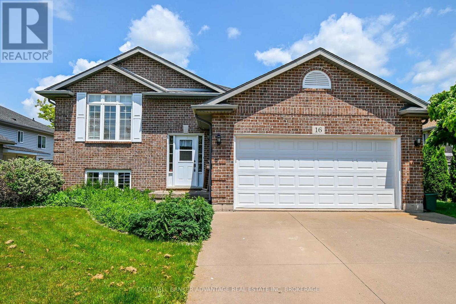 16 Wellandvale Dr, Welland, ON L3C 7C4