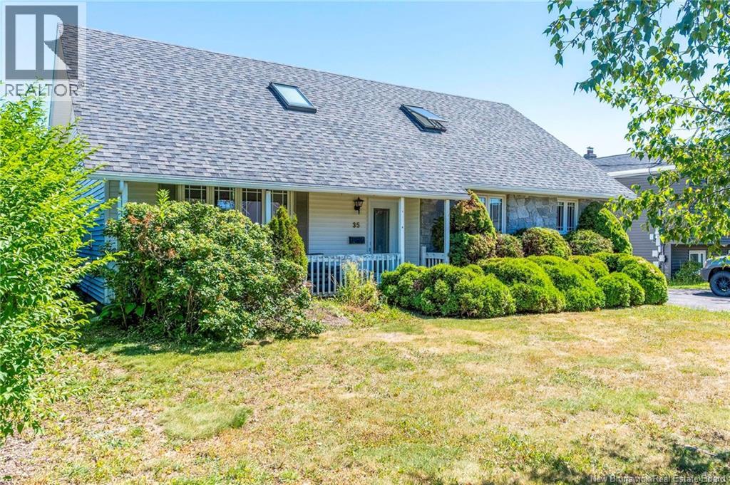 35 Fulton Cres, Moncton, NB E1C 9J1