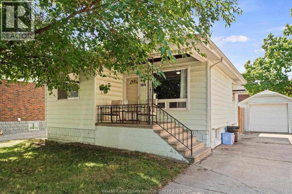 1575 Ellrose, Windsor, ON N8Y 3X6