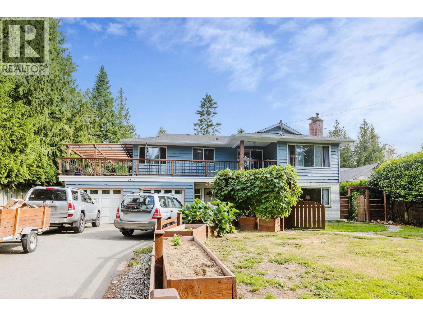 7838 Redrooffs Rd, Halfmoon Bay, BC V7Z 1A4