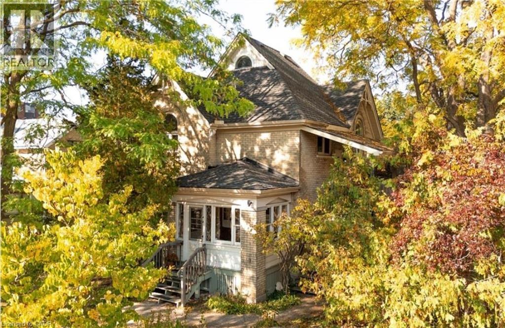 44 Ellen St E, Kitchener, ON N2H 1L4