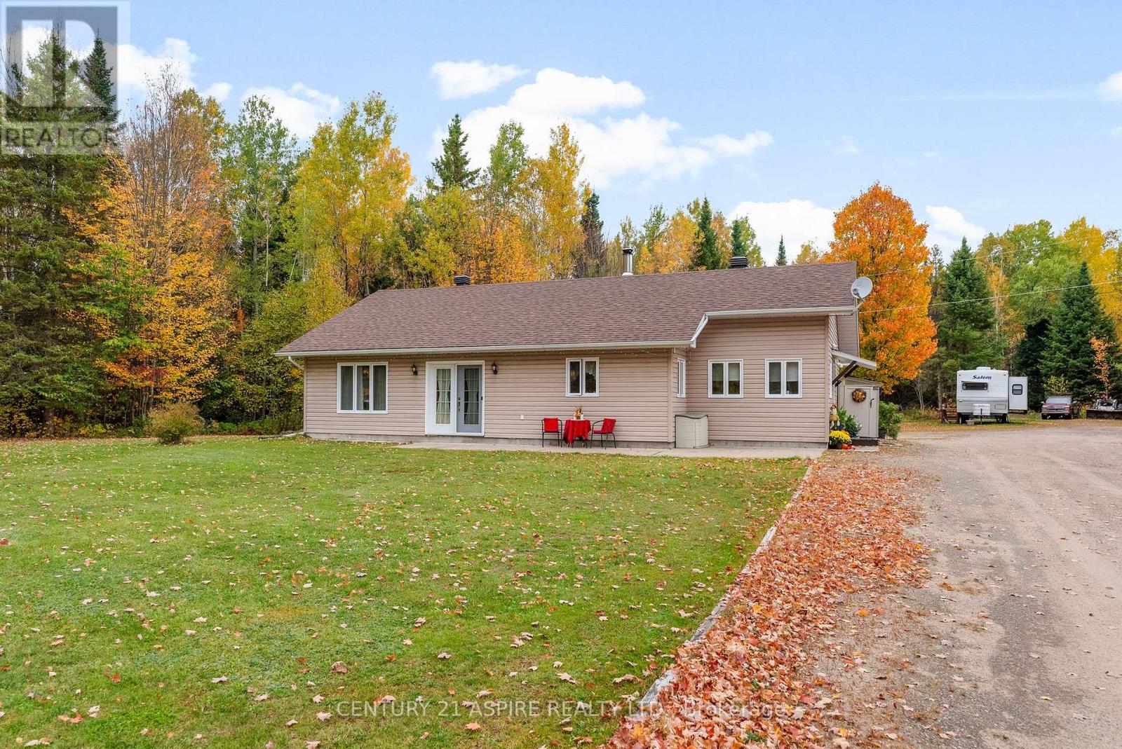 33 Micks Rd, Madawaska Valley, ON K0J 1L0