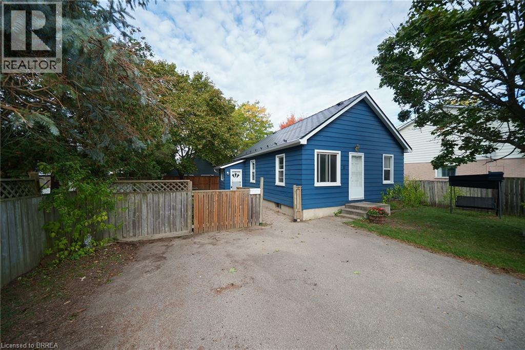 11 Newcastle St, Brantford, ON N3R 1Y5