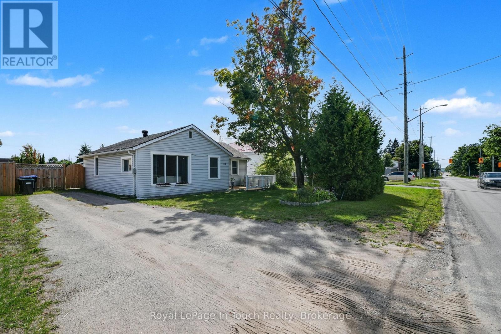 116 Robert St E, Penetanguishene, ON L9M 1J2