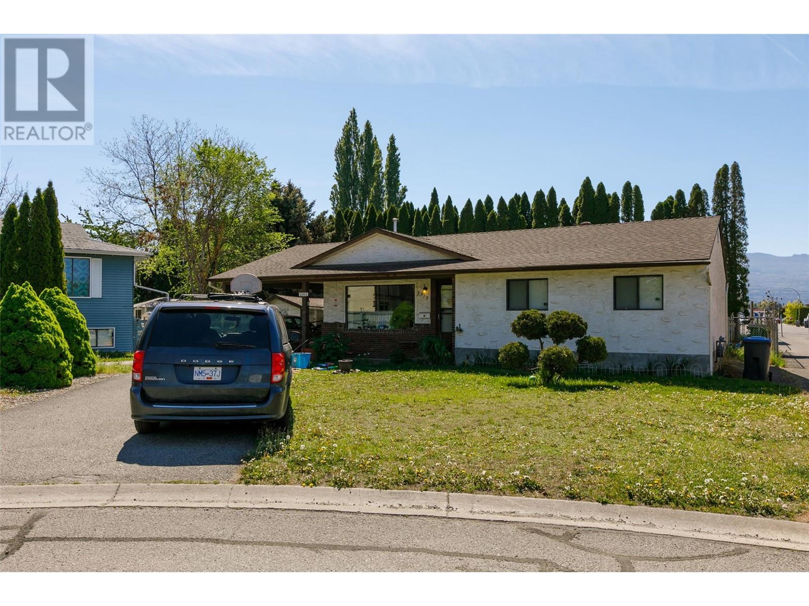 2913 Bouvette St, Kelowna, BC V1Y 3K5