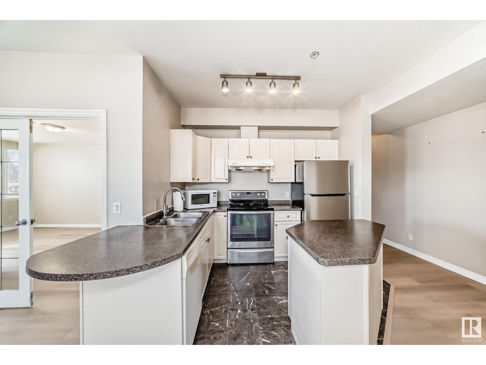 10346 117 Street Northwest #101, Edmonton, AB T5K 2Y7