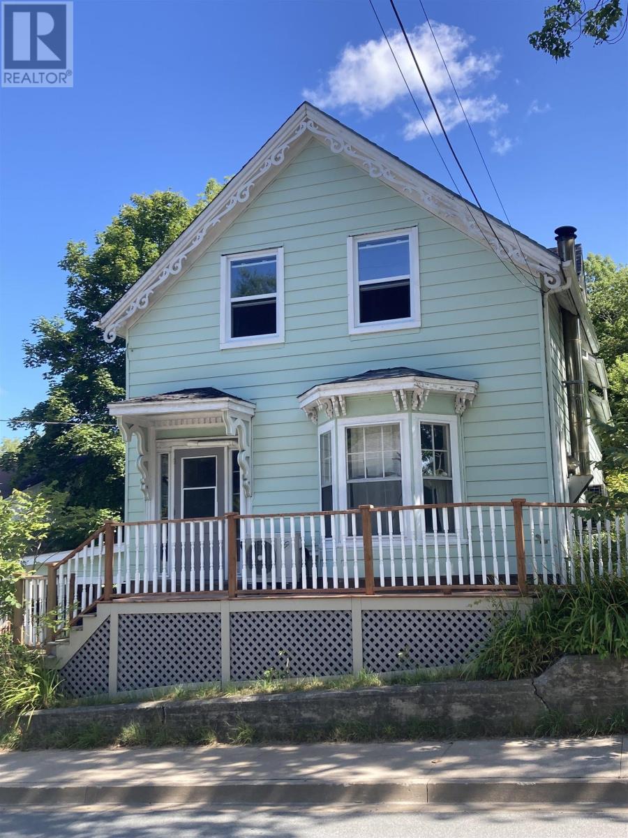 103 School St, Liverpool, NS B0T 1K0