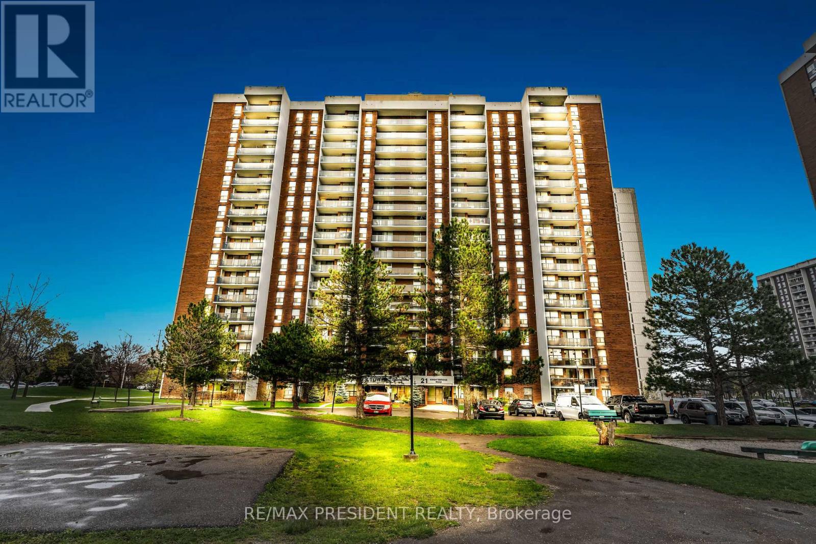 1408 21 Knightsbridge Rd, Brampton, ON L6T 3Y1