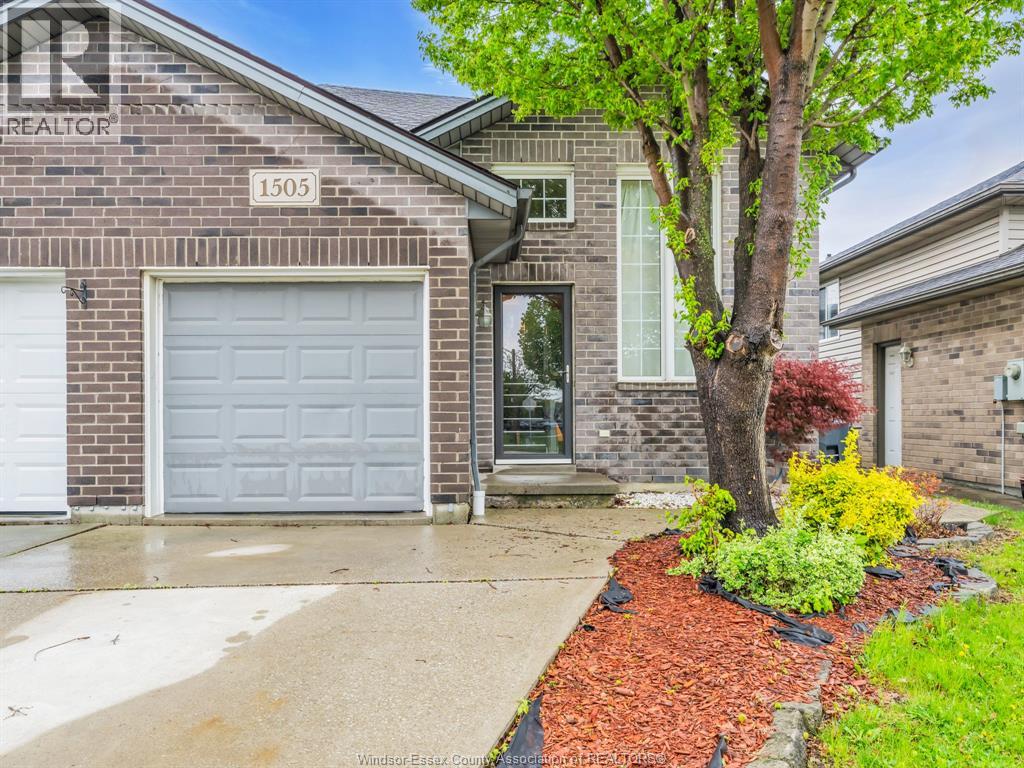 1505 Highnoon Dr, Windsor, ON N9G 3B6