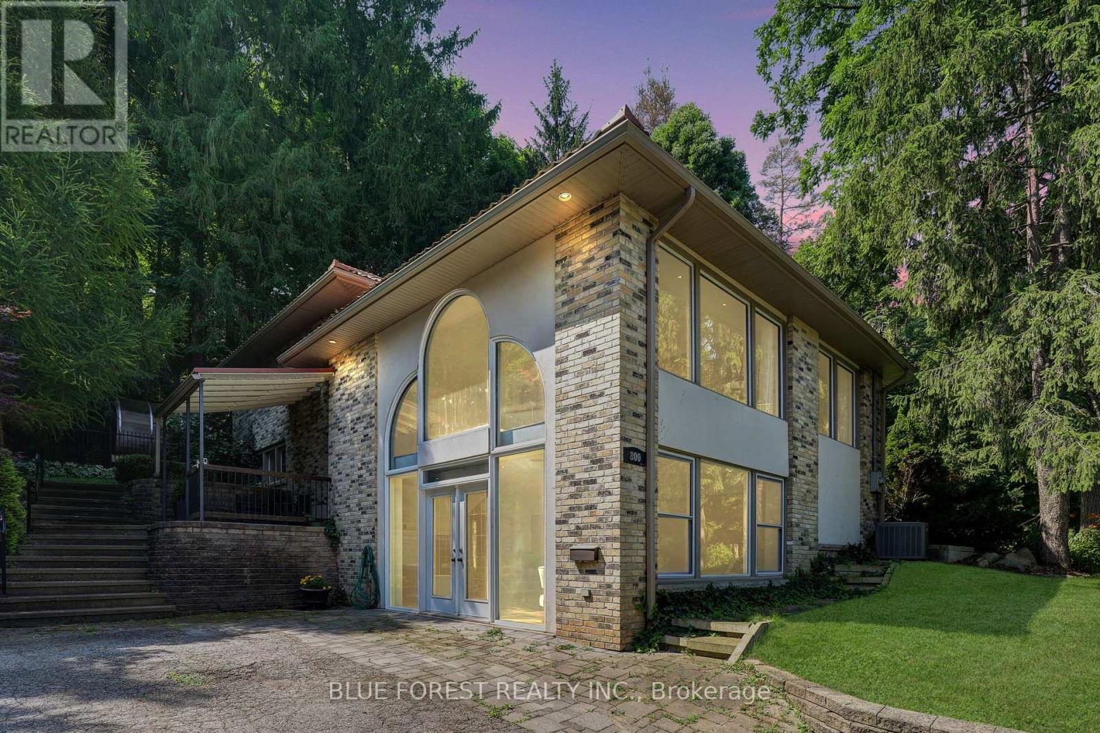 800 Springbank Dr, London, ON N6K 1X4