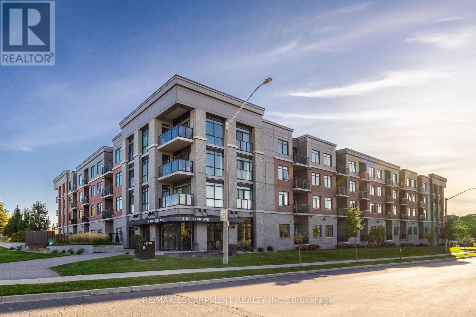 426 1 Redfern Ave, Hamilton, ON L9C 0E6