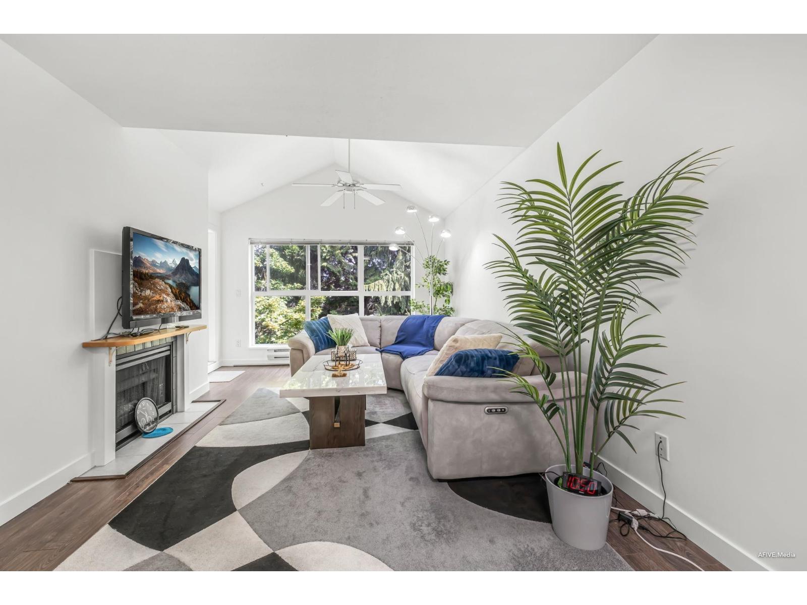 9688 148 Street Unit 321, Surrey, BC V3R 0W2