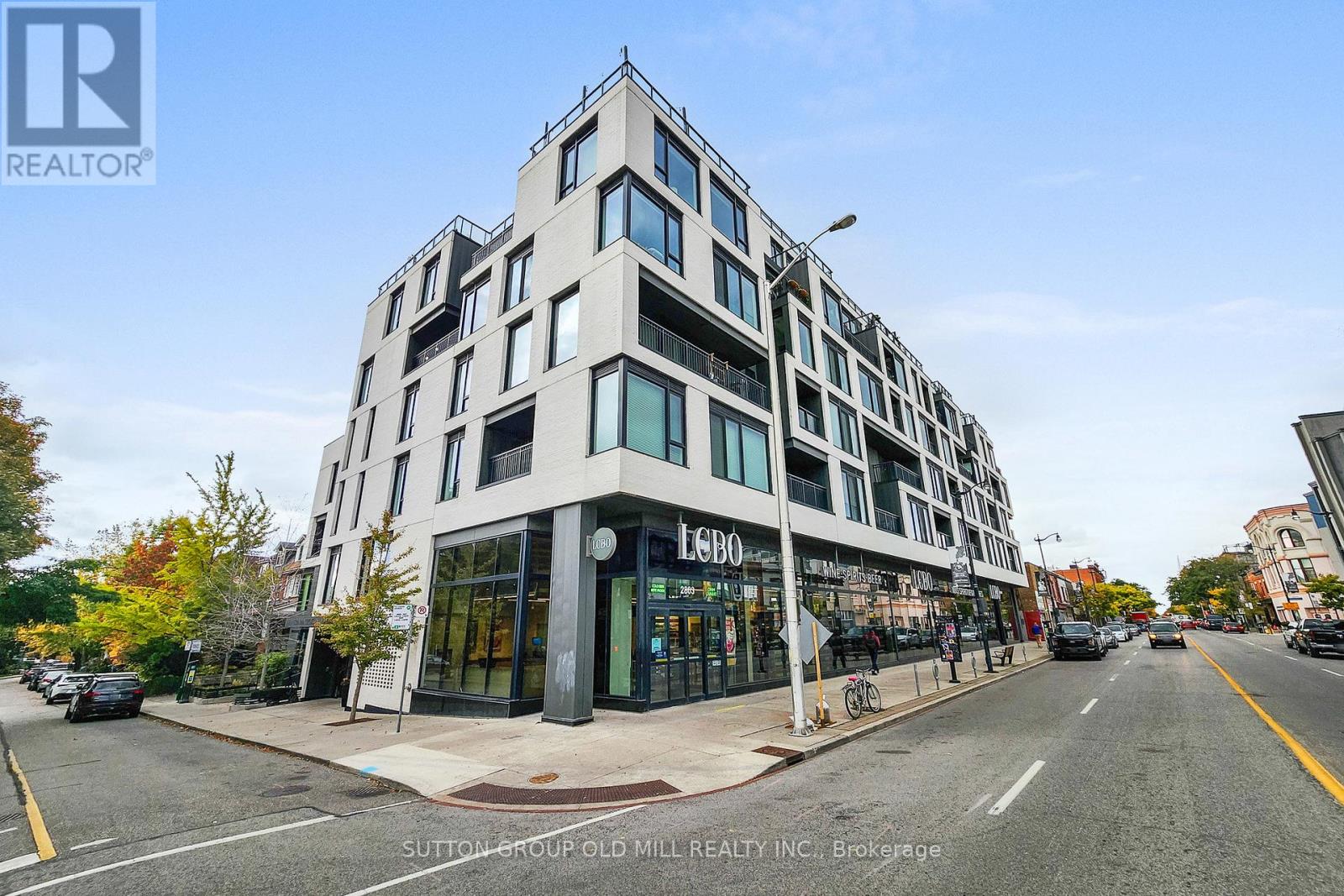 201 530 Indian Grv, Toronto, ON M6P 0B3