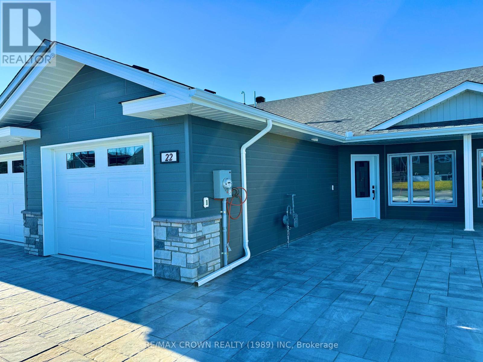 22 Golf St, Kapuskasing, ON P5N 3J6