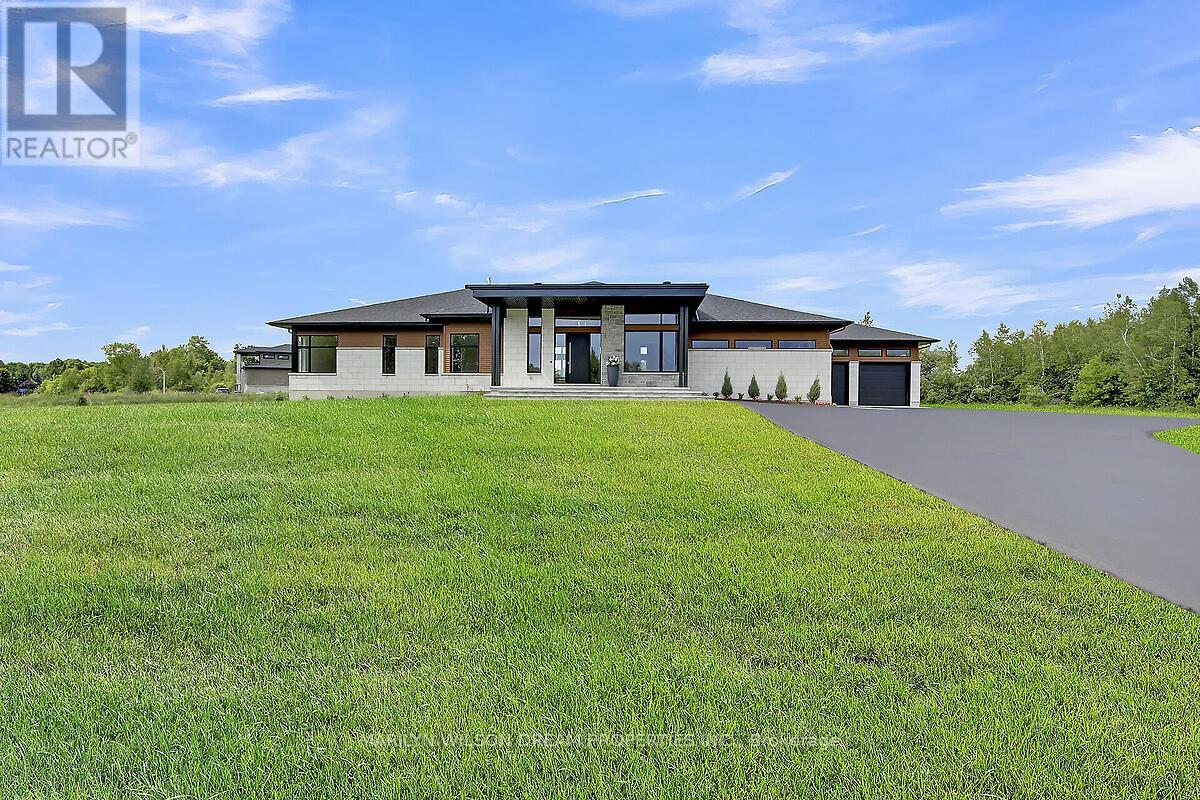 1070 Green Jacket Cres, Ottawa, ON K4P 0G6