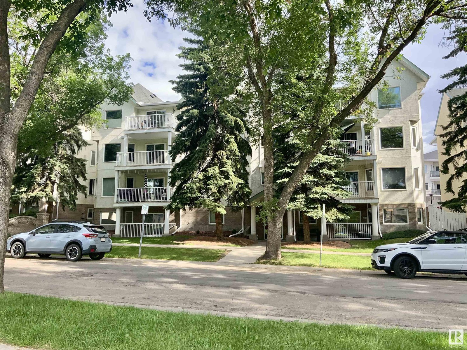 9914 80 Avenue Northwest #34, Edmonton, AB T6E 6L6