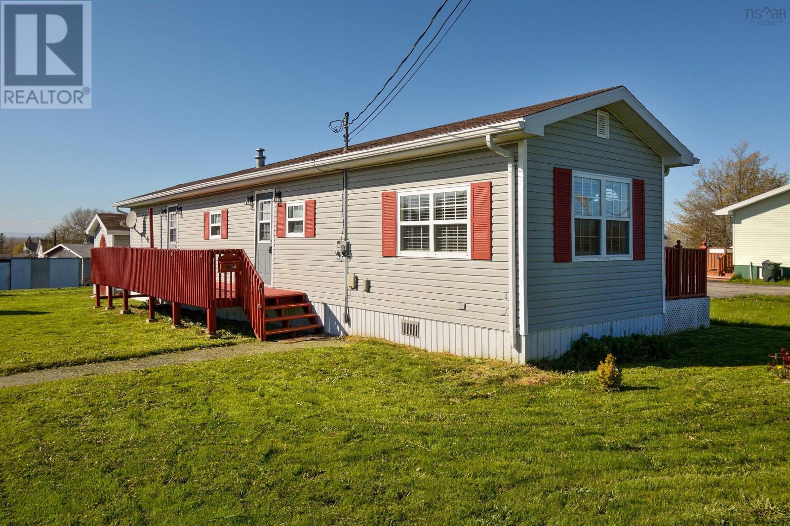 104 Butts St, Sydney Mines, NS B1V 1N5