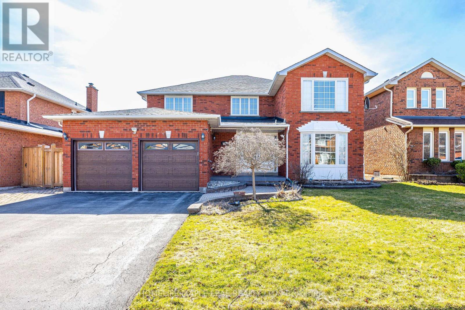 1310 Greenridge Cir, Oakville, ON L6M 2J7