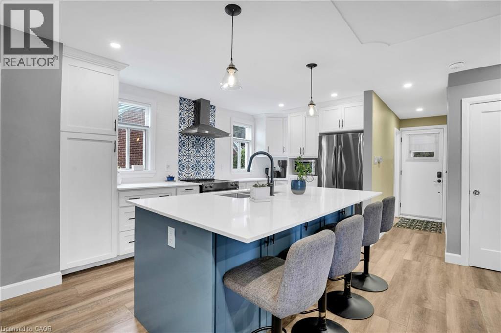 142 Lancaster St W, Kitchener, ON N2H 4T6