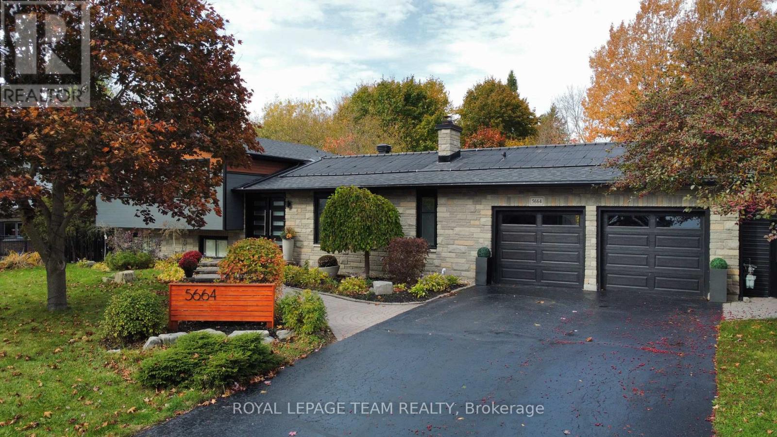 5664 S Island Park Dr, Ottawa, ON K4M 1J3