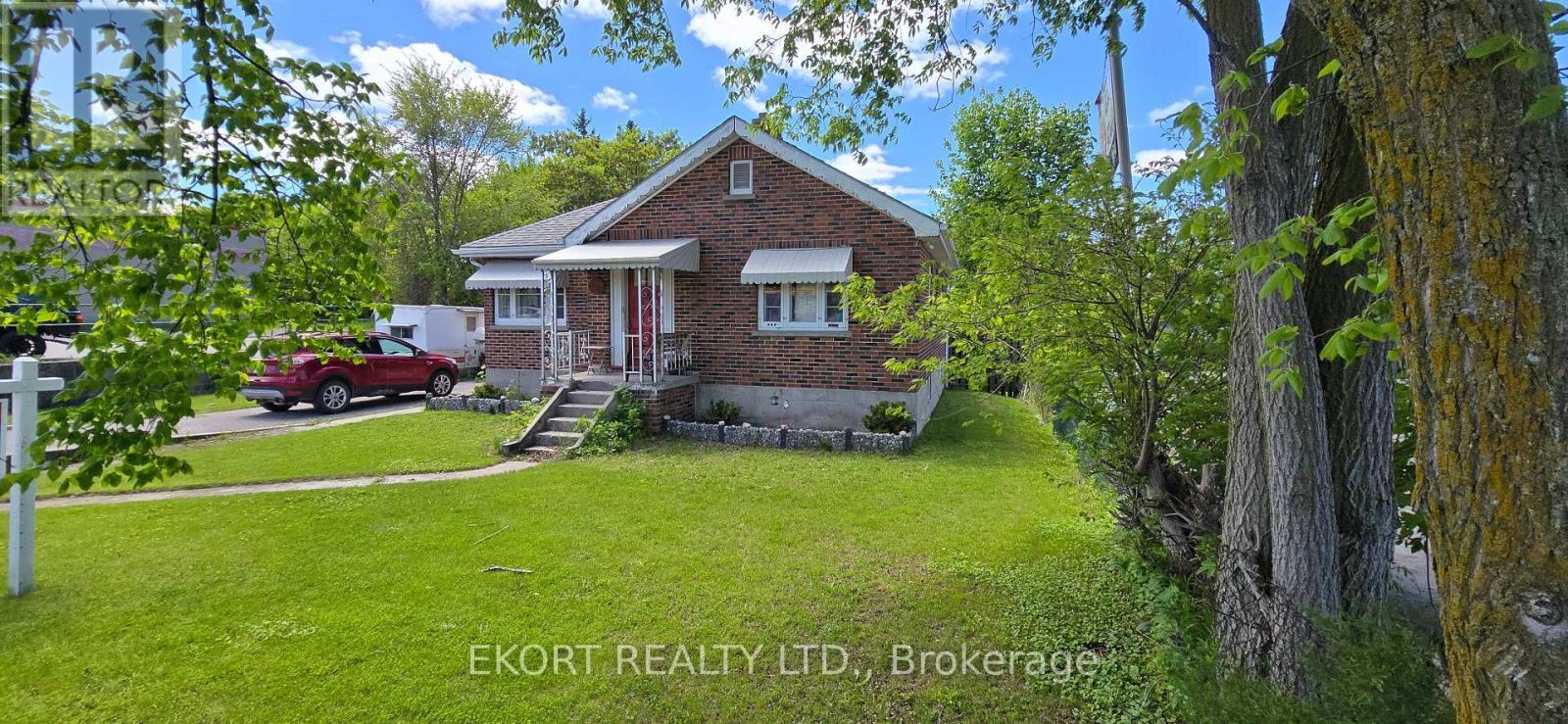 236 N Front St, Belleville, ON K8P 3C2