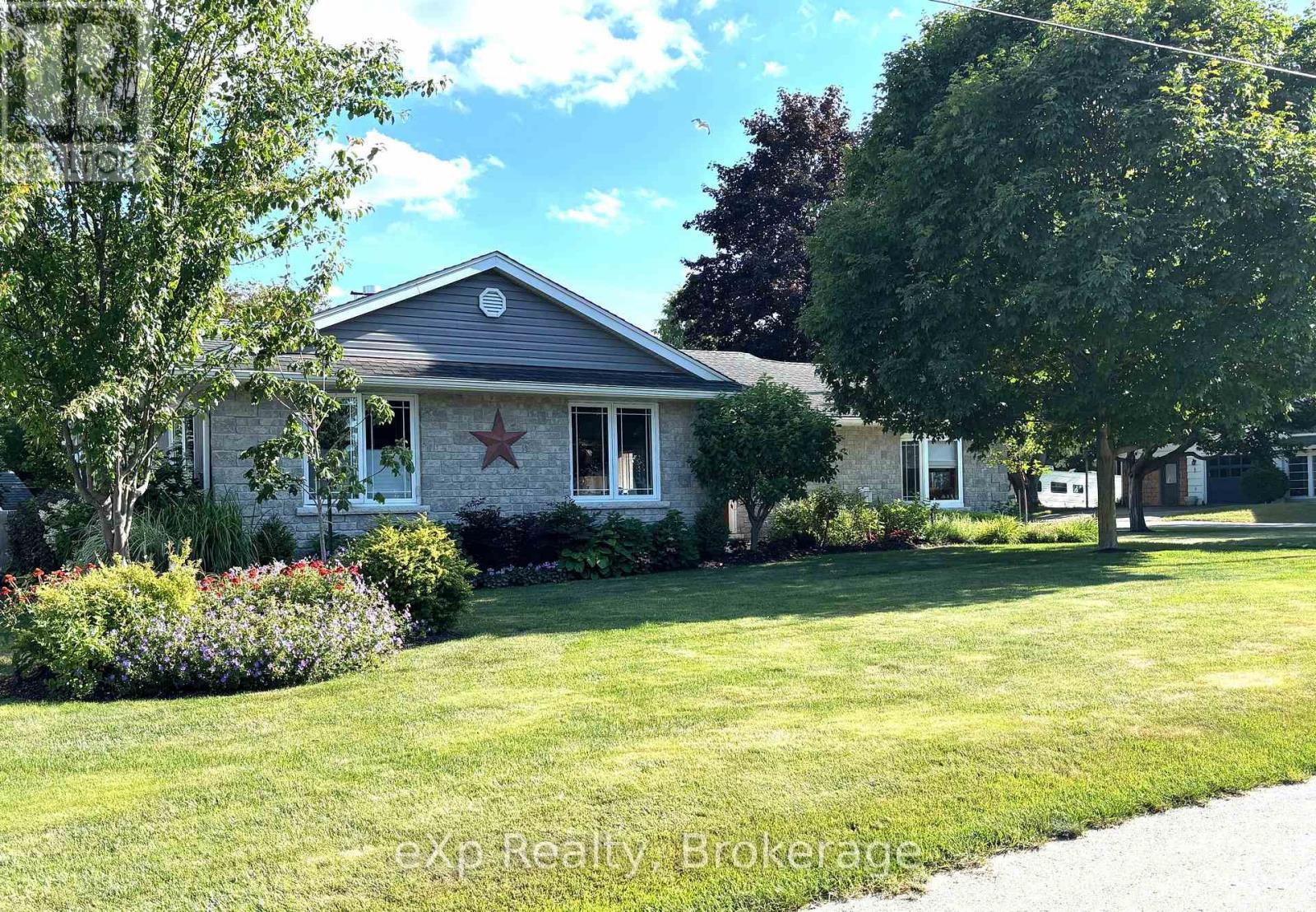 9 Johnstone Blvd, Brockton, ON N0G 2V0