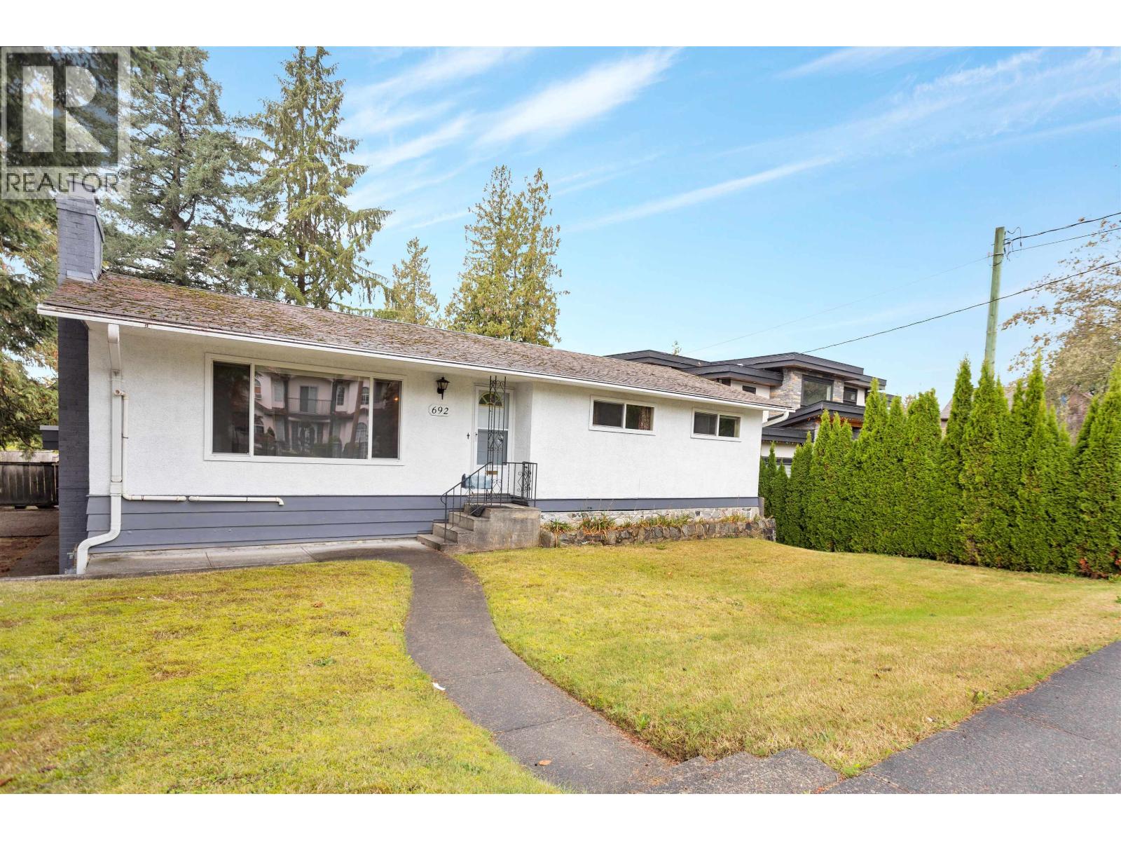 692 Blue Mountain St, Coquitlam, BC V3J 4R9