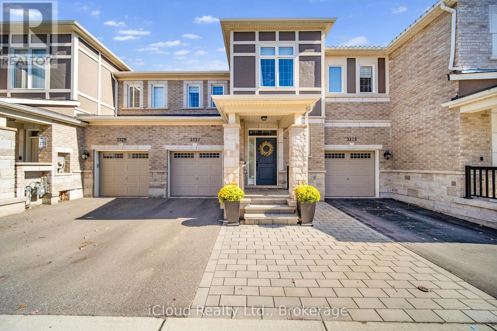 3327 Erasmum St, Oakville, ON L6M 4K1