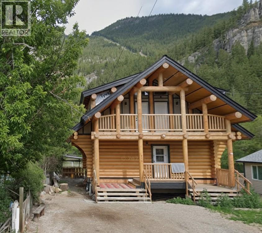 853 Cawston Ave, Hedley, BC V0X 1K0