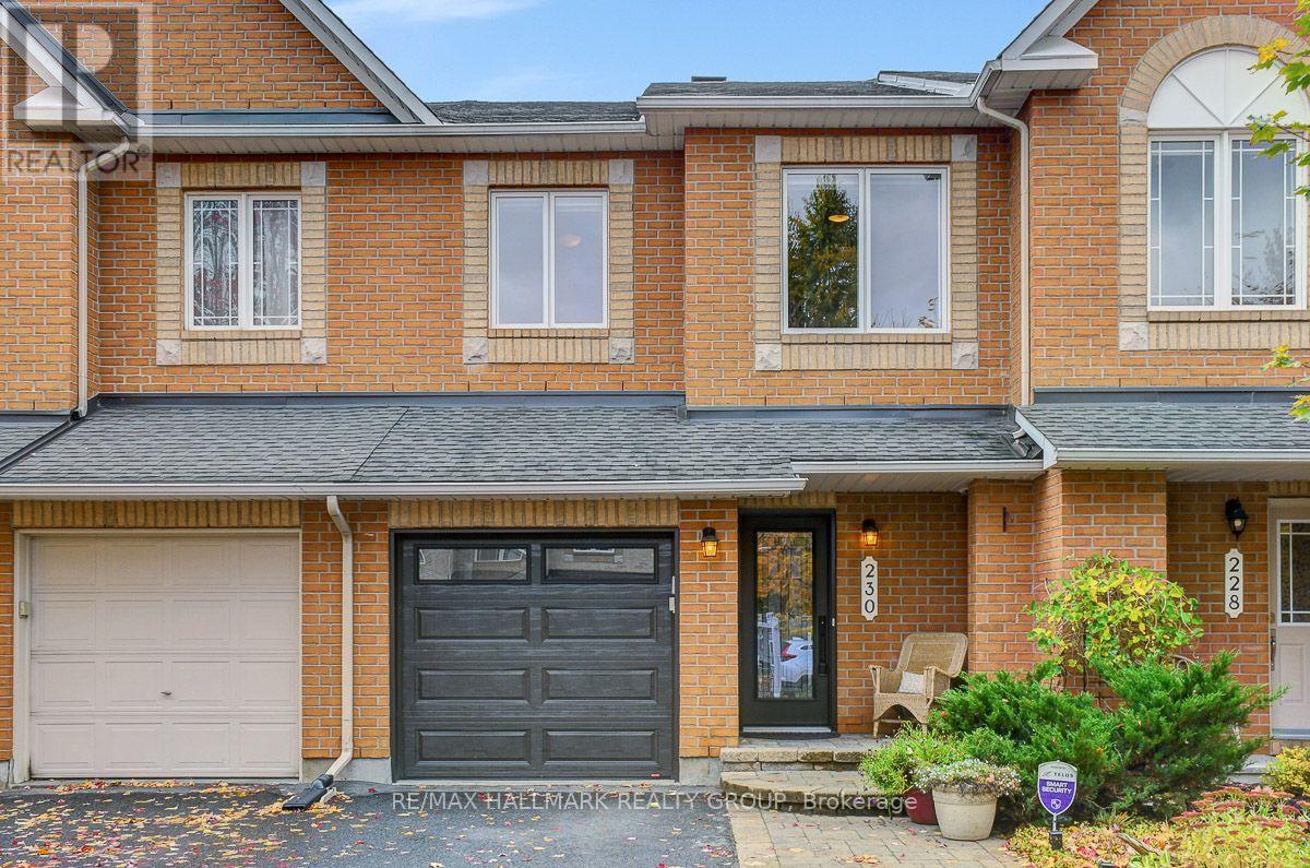 230 Greenridge St, Ottawa, ON K1C 7R8