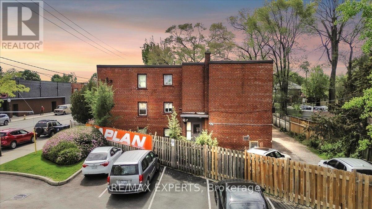 1112 Weston Rd, Toronto Mount Dennis, ON M6N 3S4