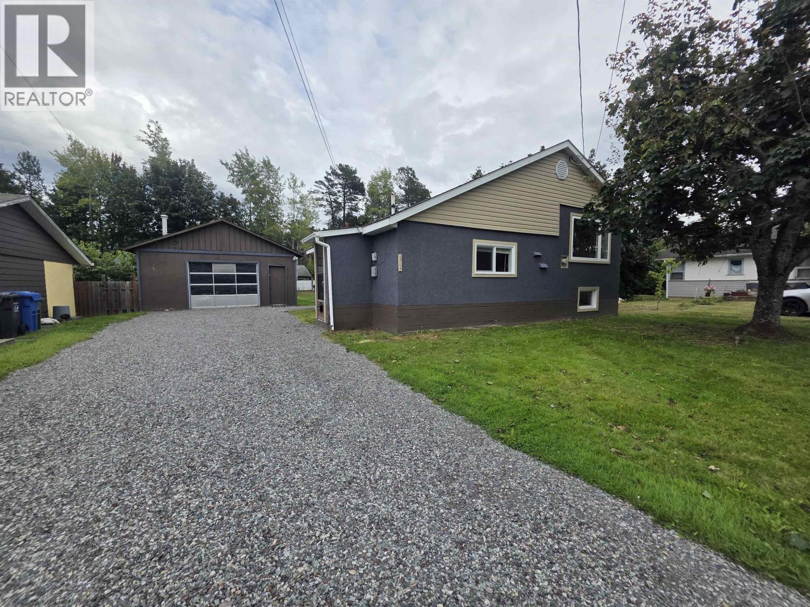 2706 Keefer St, Terrace, BC V8G 2L2