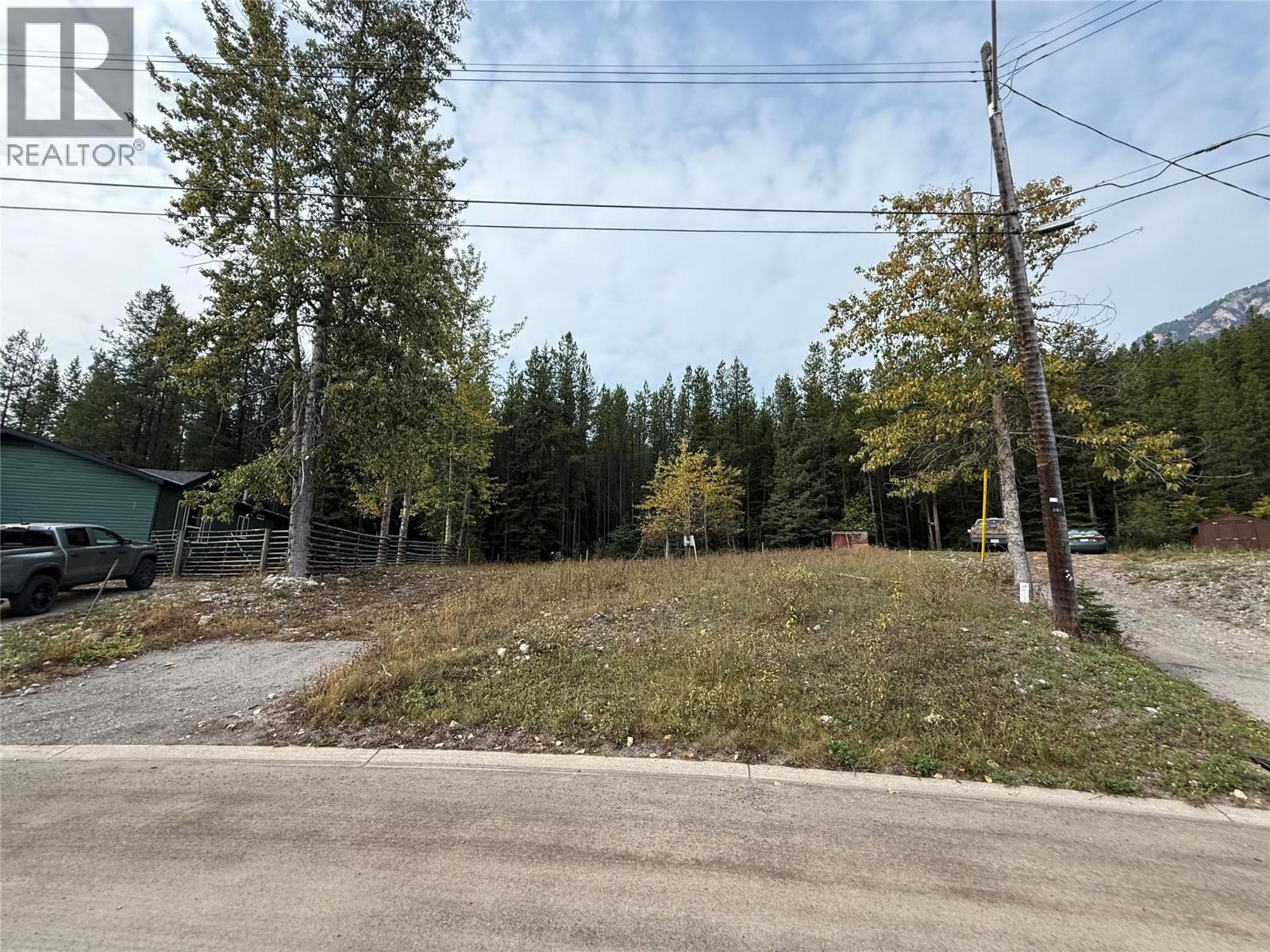 1769 Niagara Cres, Elkford, BC V0B 1H0