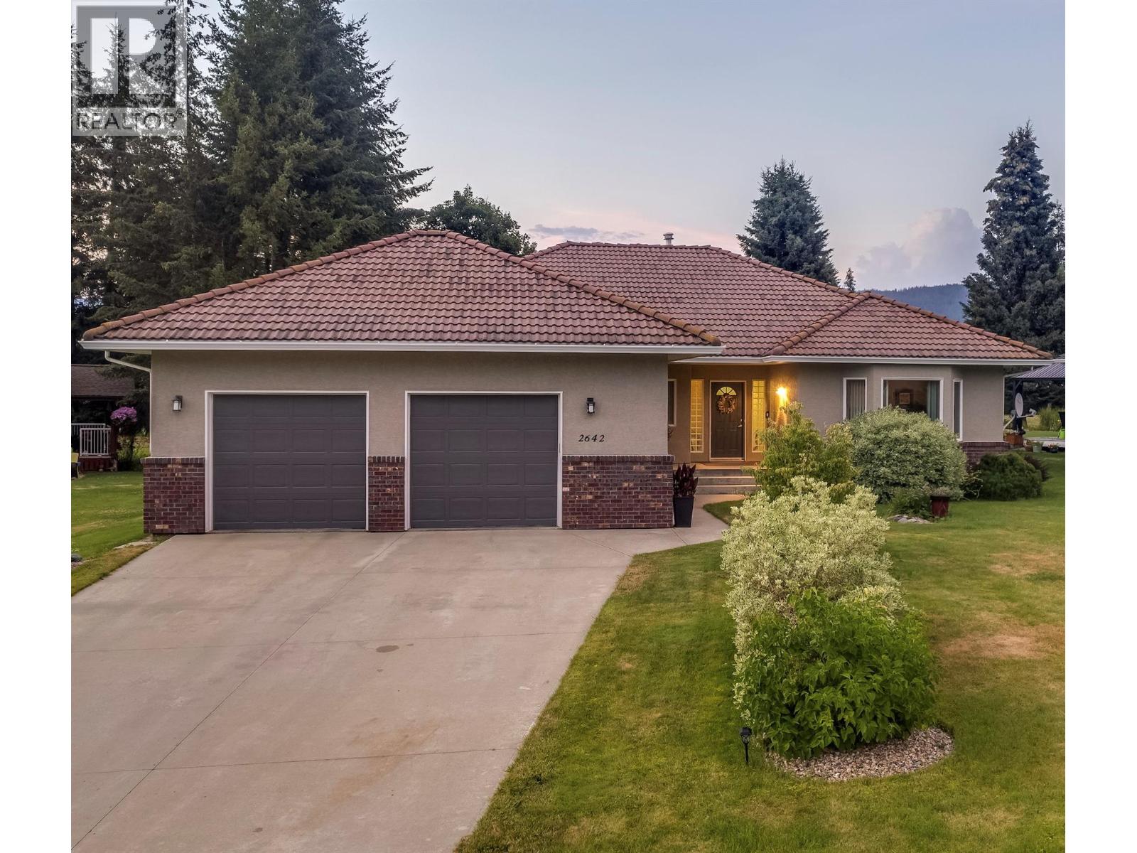 2642 Golf View Pl, Blind Bay, BC V0E 1H2