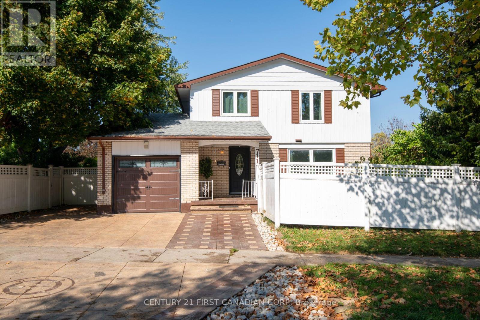 711 Alanbrook St S, London, ON N6J 3B5