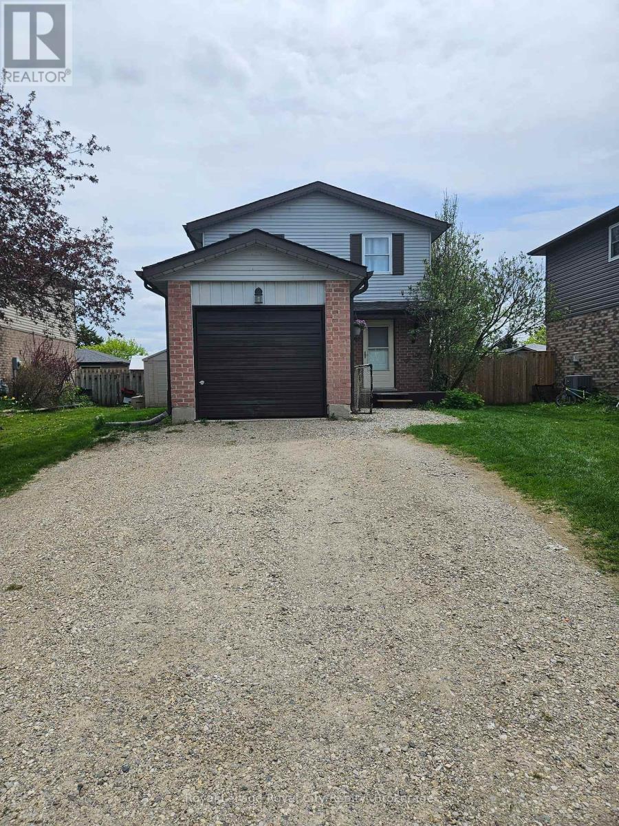 300 Stornoway Dr, Centre Wellington Fergus, ON N1M 3K6
