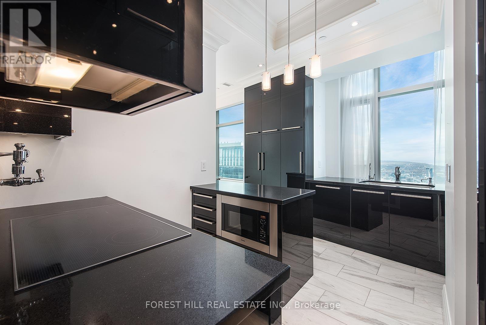 4604 311 Bay St, Toronto, ON M5H 4G5
