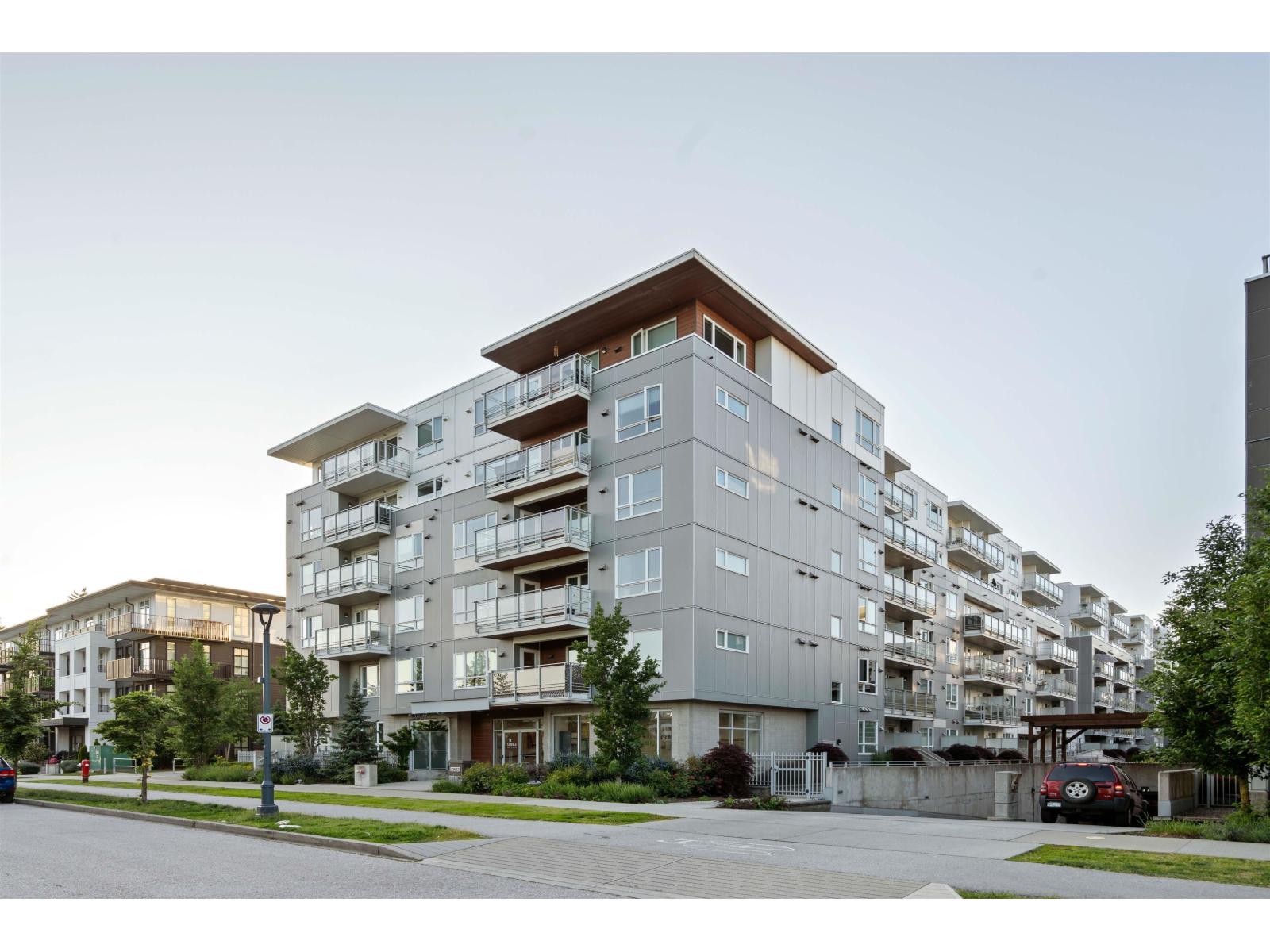 13963 105 Boulevard Unit 525, Surrey, BC V3T 0M9