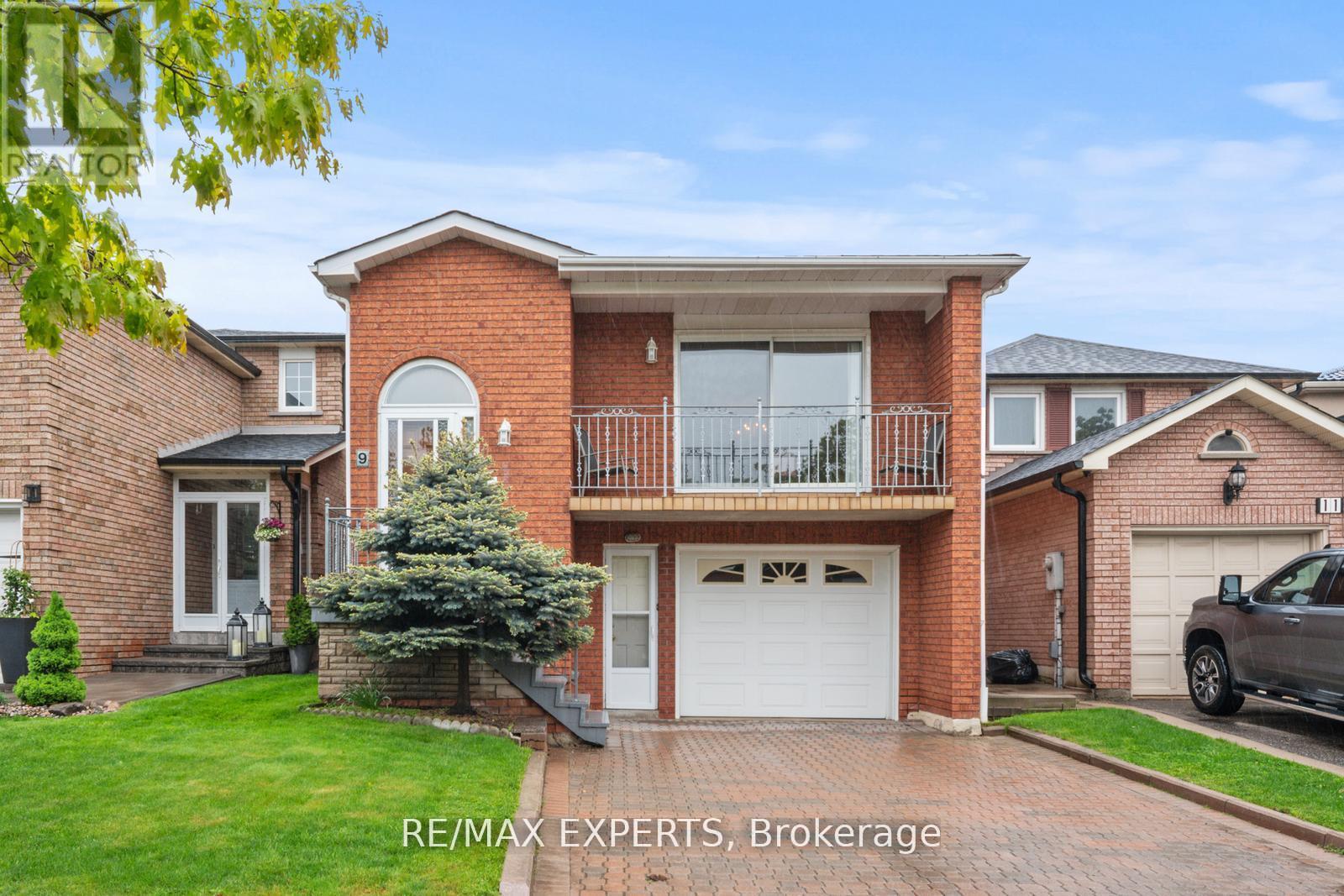 9 Richbell St, Vaughan, ON L4J 5W5