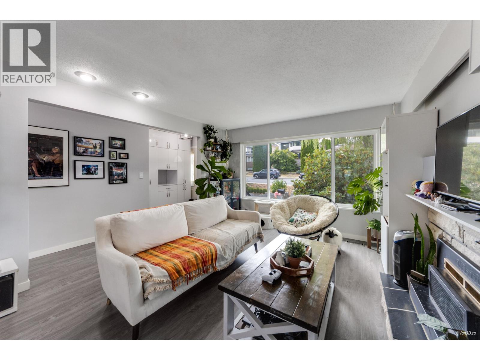 10 N Stratford Ave, Burnaby, BC V5B 1K9
