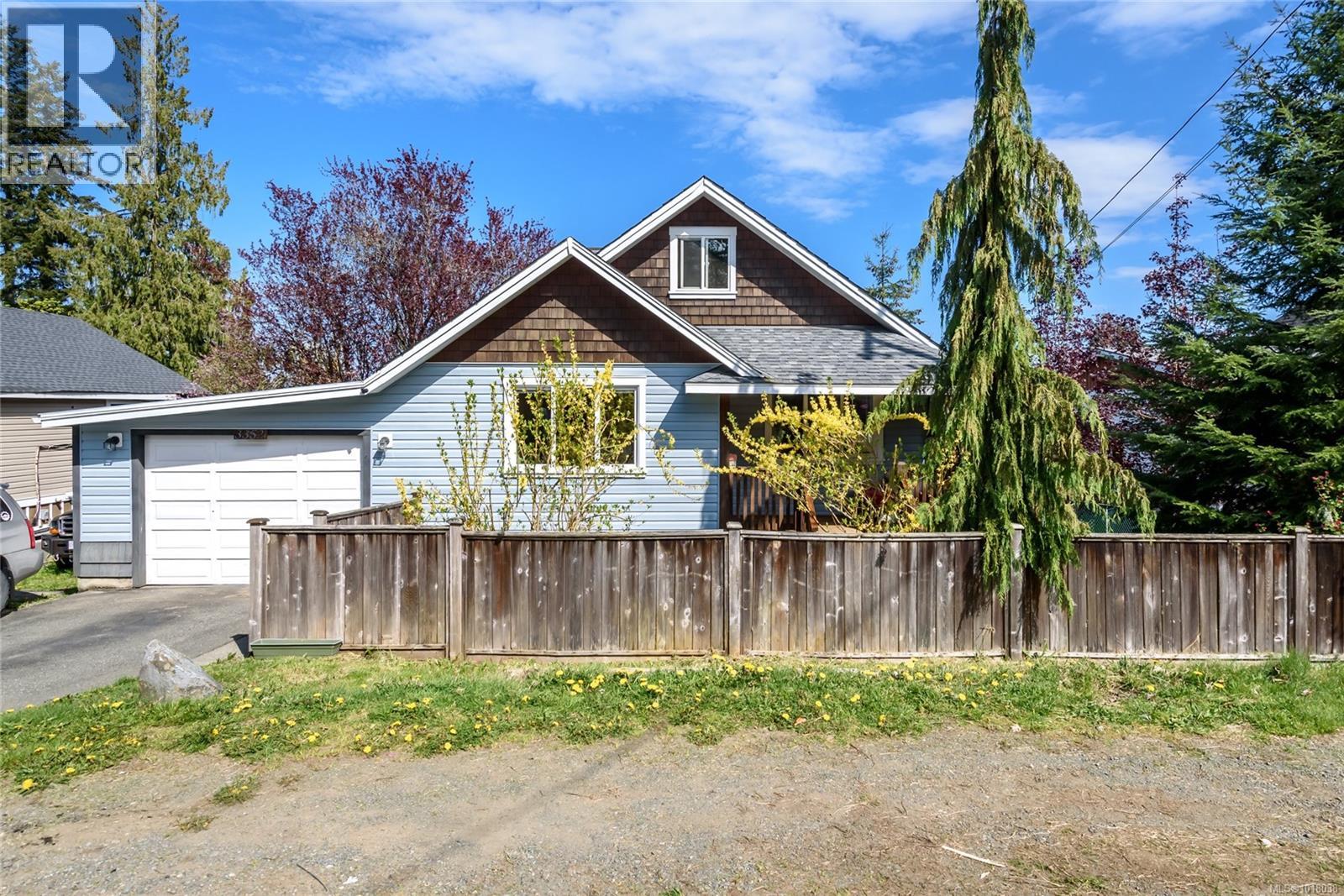 3352 Second St, Cumberland, BC V0R 1S0