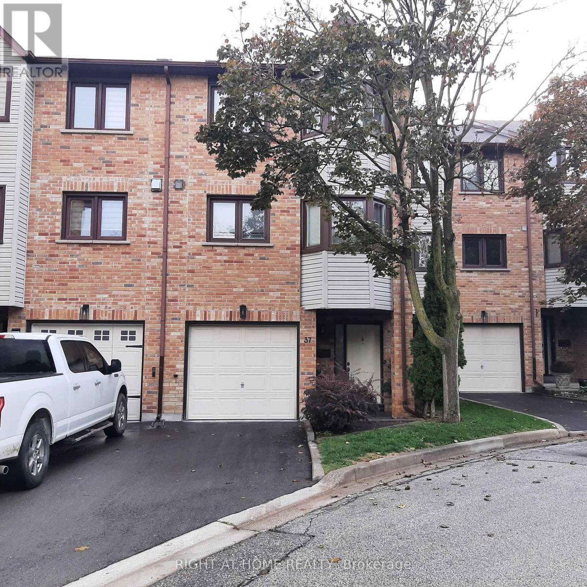 17 37 Old Firehall Ln, Vaughan, ON L4L 8W3