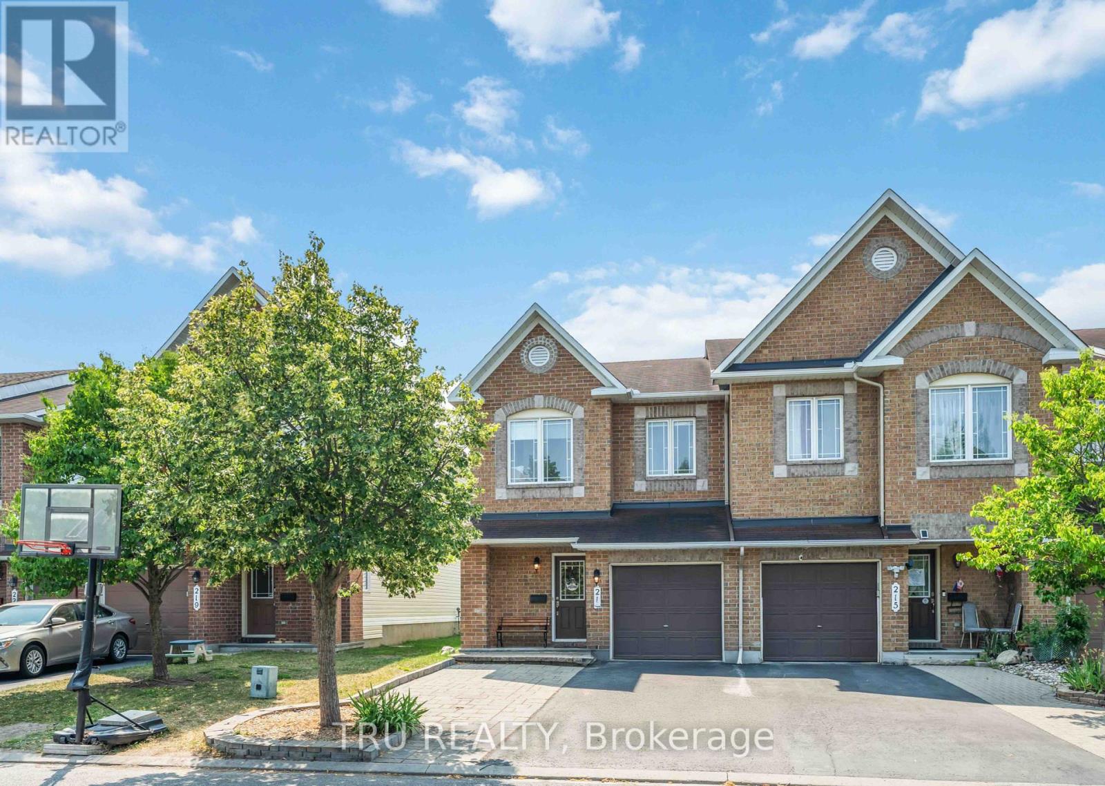 217 Sorento St, Ottawa, ON K2J 0B6