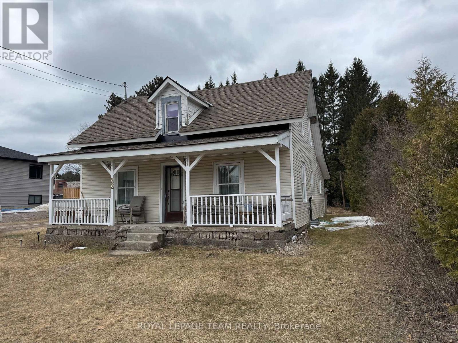 22 Wilson St, Laurentian Hills, ON K0J 1J0